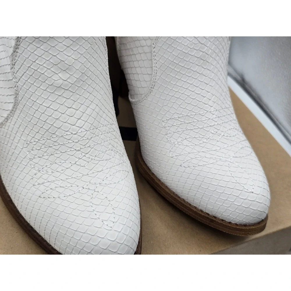 Dirty‎ Laundry Women Size 7 M Unite Snake Western Ankle Bootie White Boho Flair